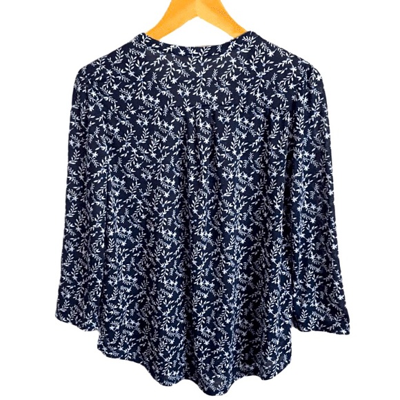 H&M CASUAL BLUE-WHITE PRINTED FLOWER TEE size S - Picture 2 of 7